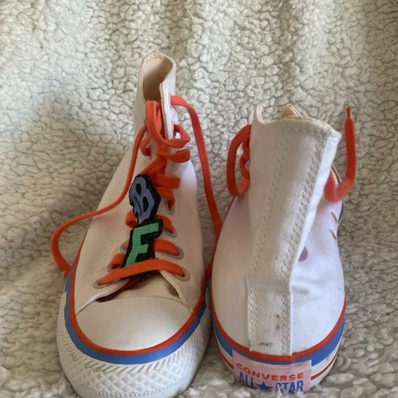 Millie Bobbie Brown Converse - Picture 3 of 6